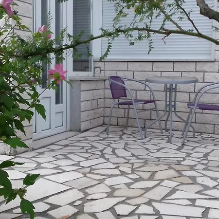 Oleander Apartman *